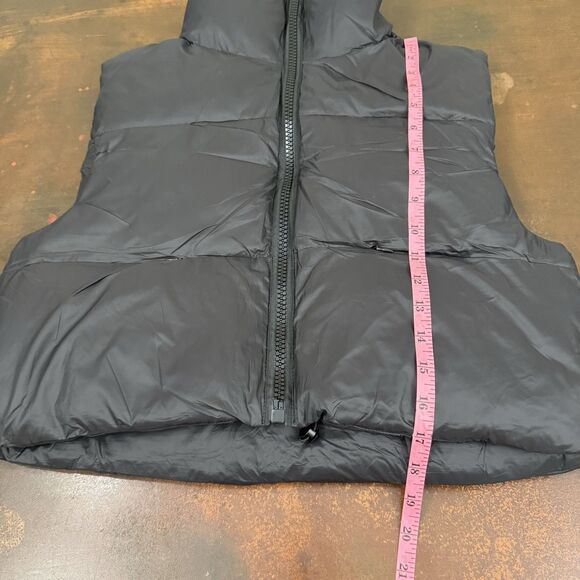 Black Cropped Puffer Vest Front Pockets Size Small Front Zipper High Neck - Picture 8 of 12
